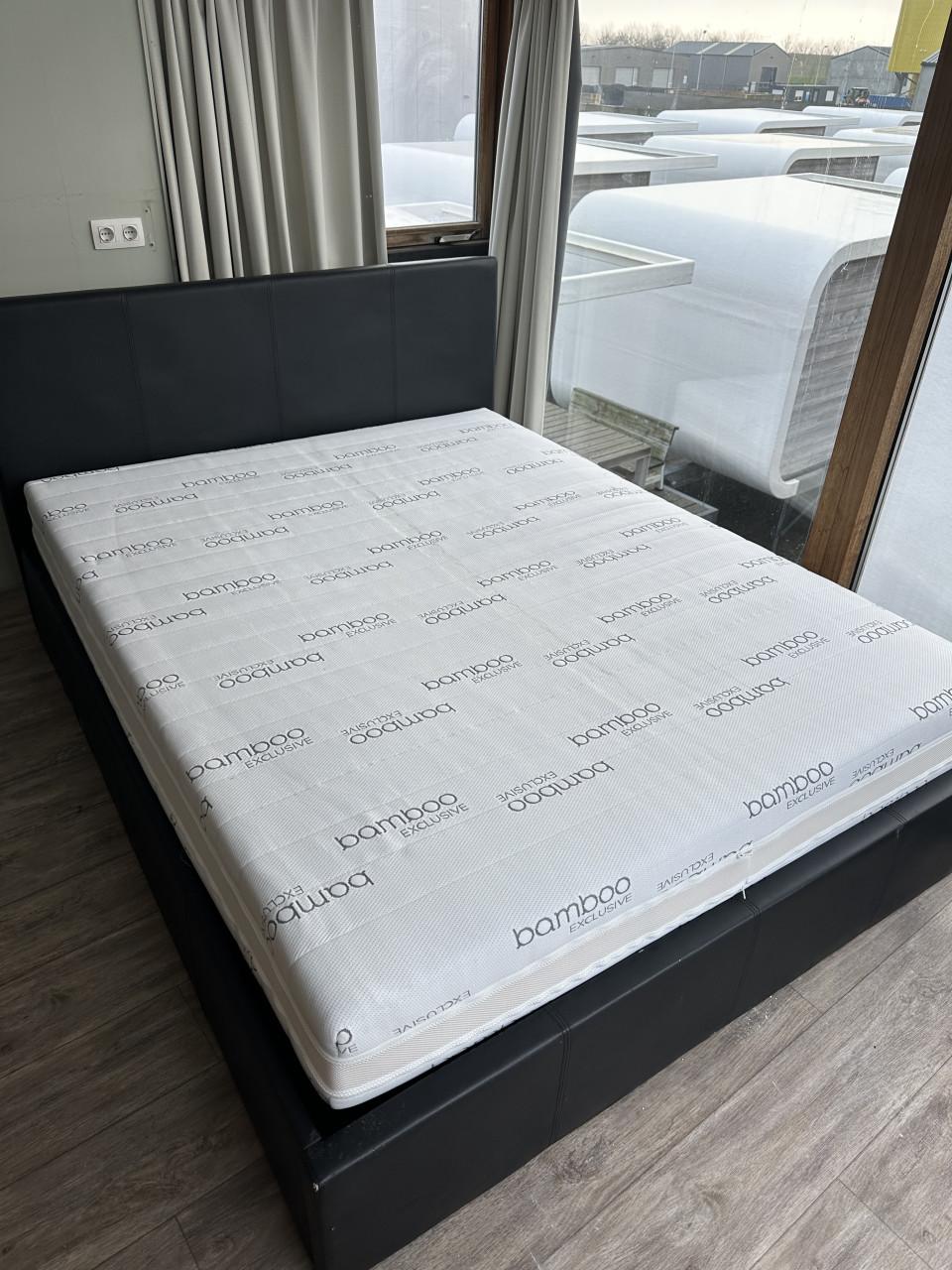 Partij Tweepersoonsbedden