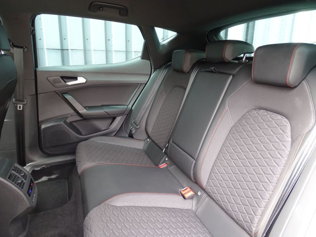 Seat Leon 1.0 etsi fr business intense automaat | virtual cockpit | 18" | c