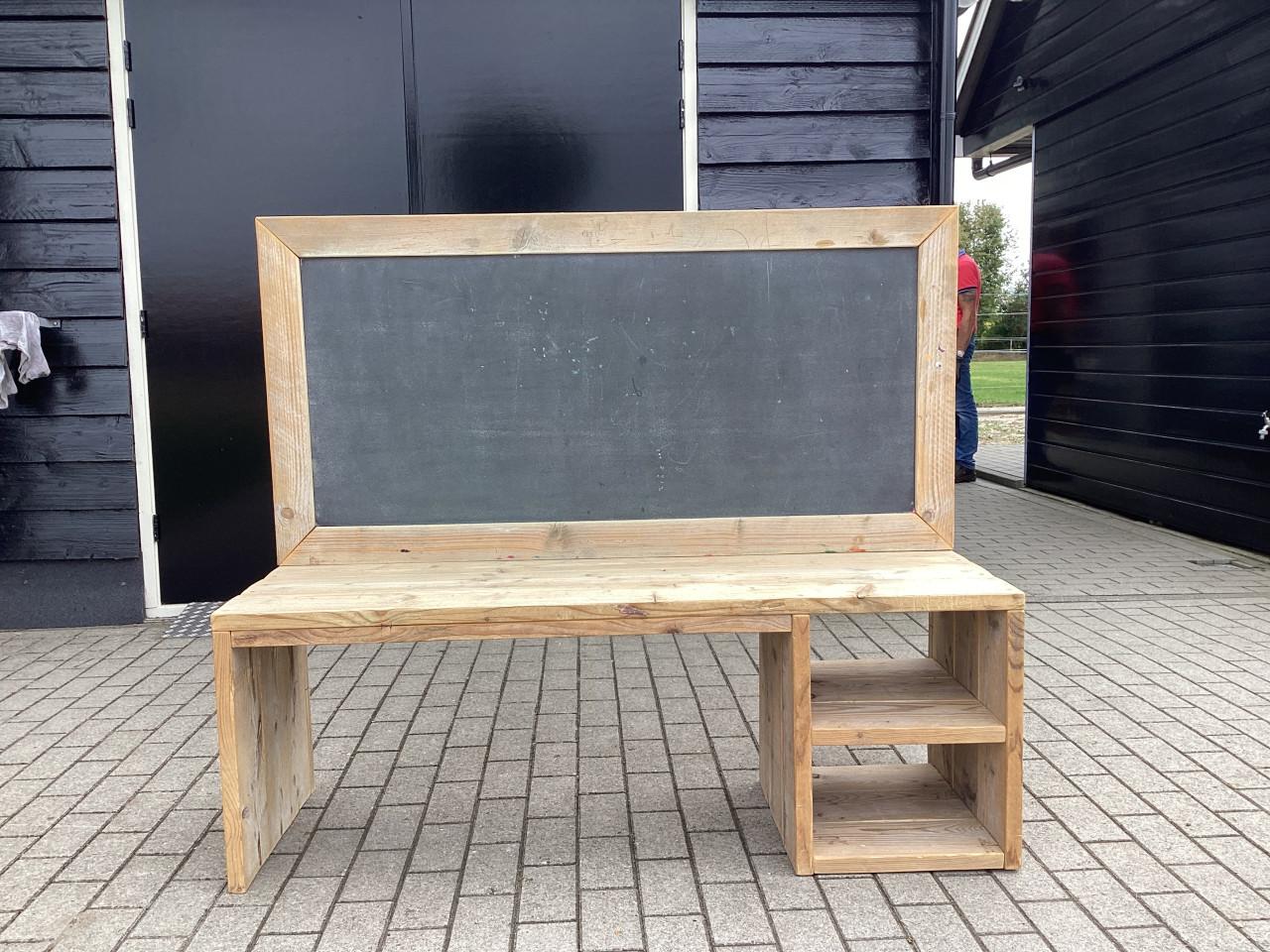 Steigerhouten speeltafel met magnetisch schoolbord