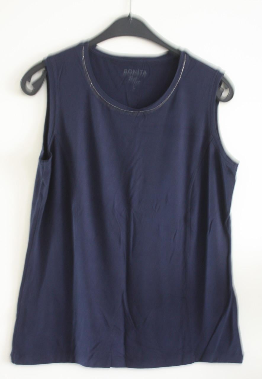 Blauwe top met randje lans de hals  maat l