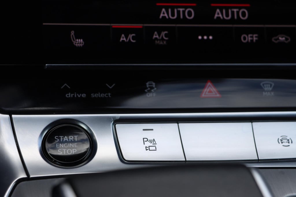 Audi A6 avant 55 tfsi e quattro s edition competition 367pk s-tr