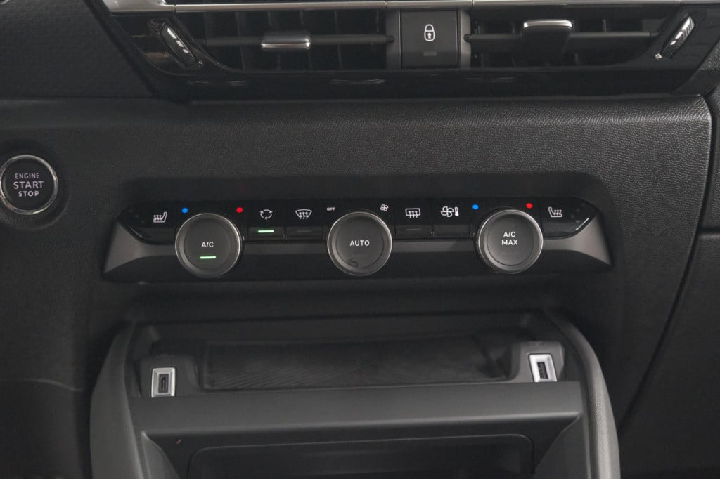 Citroen C4 puretech 130 eat8 shine | camera | dodehoekdetectie | head-up di