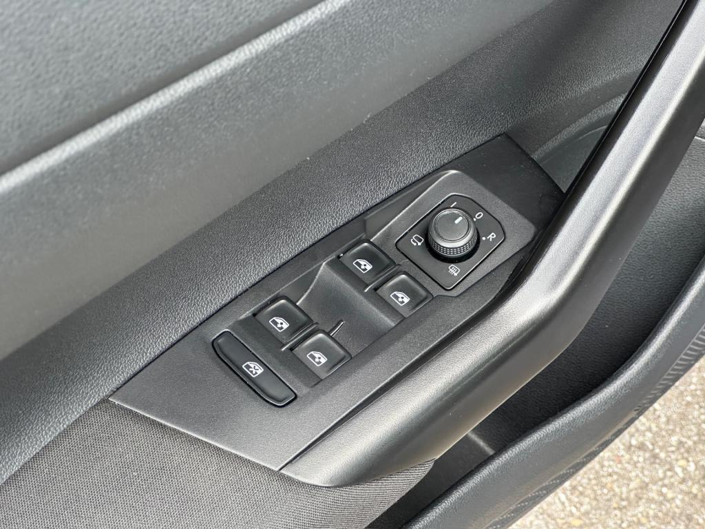 Volkswagen Polo 1.0 tsi life 95pk | carplay | navi | parkeersensoren | lich