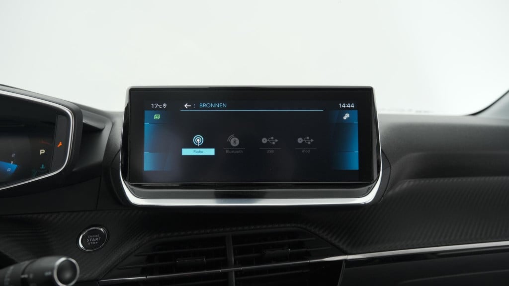 Peugeot 208 puretech 100 eat8 allure | camera | apple carplay | navigatie |