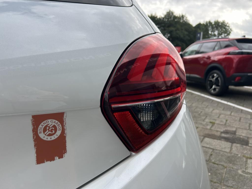 Peugeot 208 1.2 puretech 110pk 5d roland garros apple carplay | navigatie |