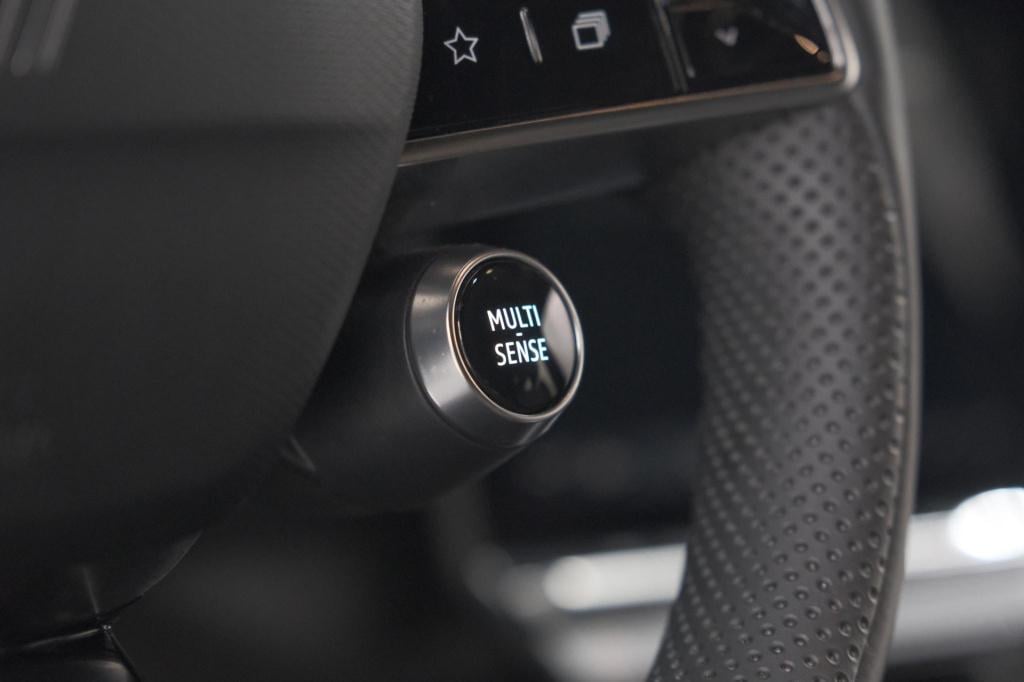 Renault Austral 1.2 e-tech full hybrid 200 techno | 360 camera | panoramada