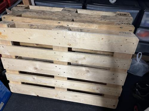3 Euro pallets (gereserveerd)