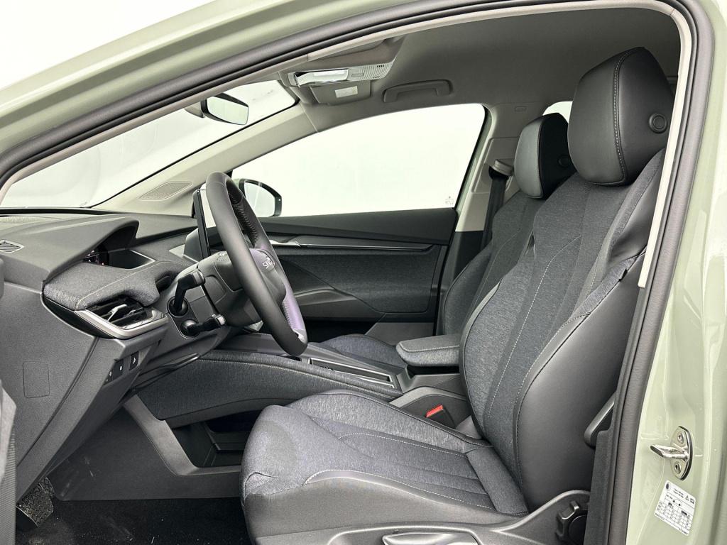 Skoda Elroq business edition tour elektromotor 210 kw / 286 pk