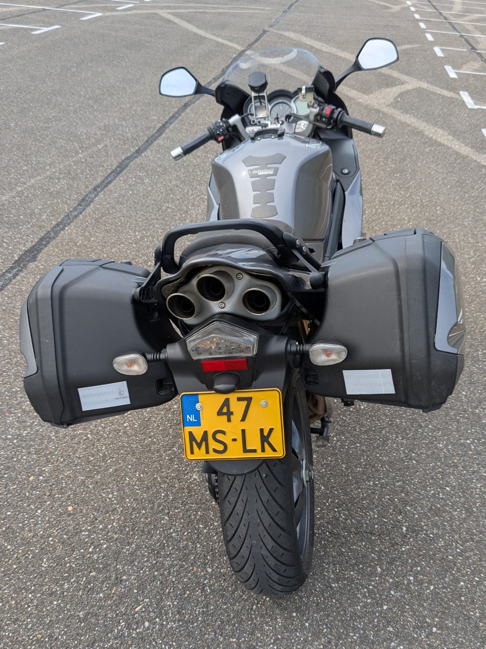 Triumph Sprint ST 1050 - Grijs - Met koffers