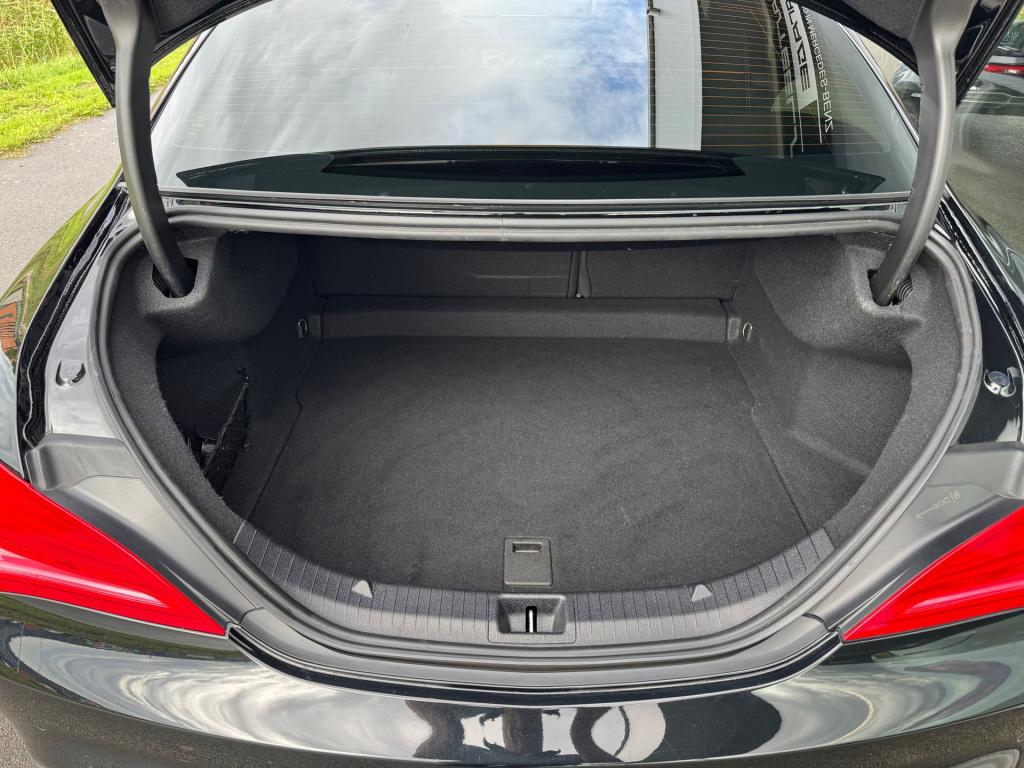 Mercedes-Benz Cla 180 urban automaat , apple-carplay , afneembare trekhaak