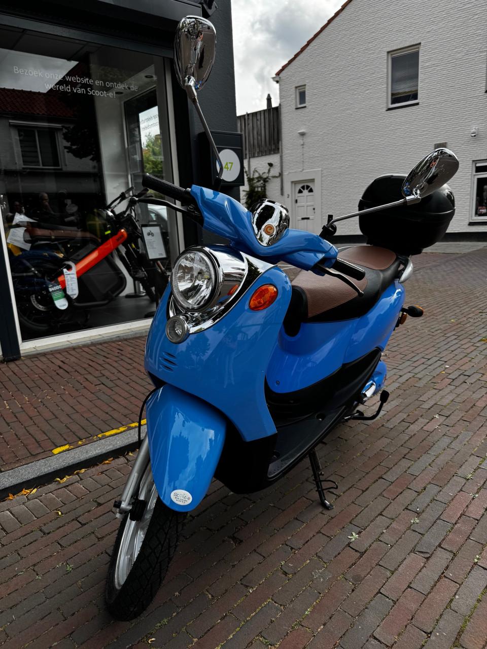 𝗘𝗠𝗖𝗢 𝗡𝗼𝘃i elektrische scooter