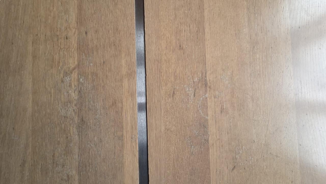 Tafel, stoelen en lamp