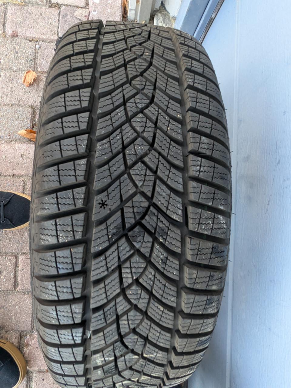 Winterbanden op LM velgen 195/50R15