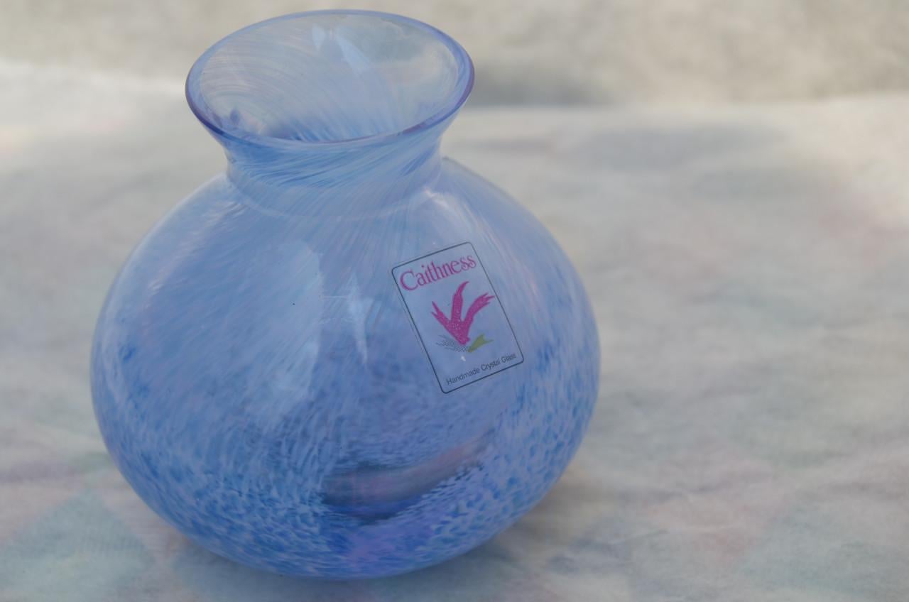 Klein puntgaaf vaasje Caithness glas, Schots dus.