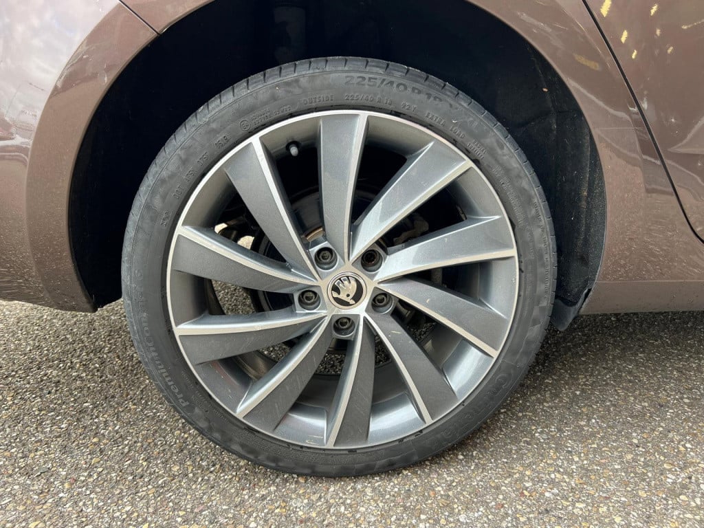 Skoda Octavia combi 1.8 tsi 4x4 laurin & klement | dsg | pano | trekhaak