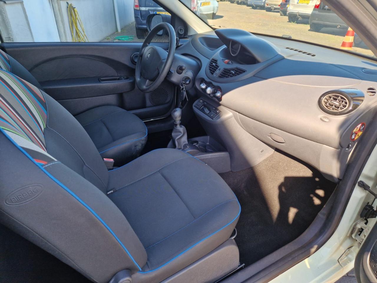 TE KOOP RENAULT TWINGO 1.2 16V PARISIENNE ZUINIGHEIDSLABEL A