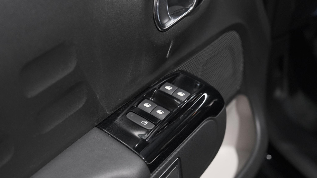 Citroen C3 puretech 82 feel edition | apple carplay | parkeersensoren | nav