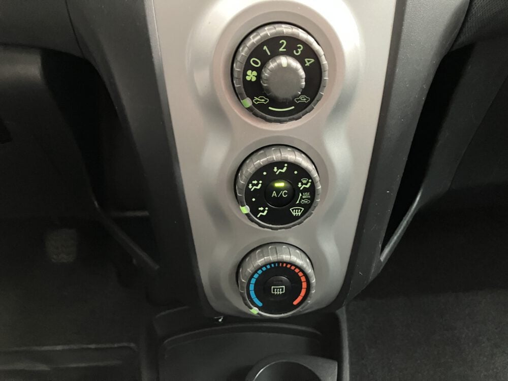 Toyota Yaris 1.3 VVTi Sol