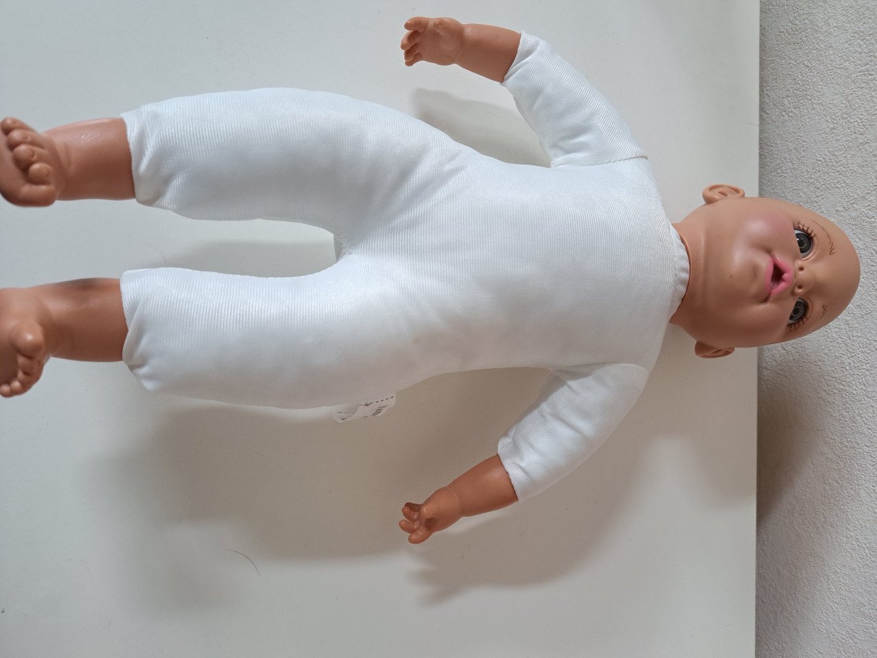 Nieuwe pop net zacht lijfje 40 cm