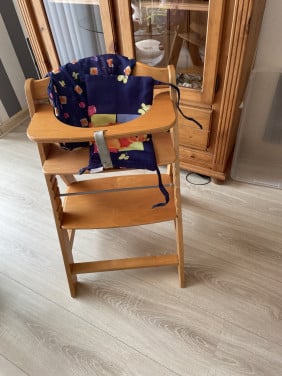 Houten kinderstoel
