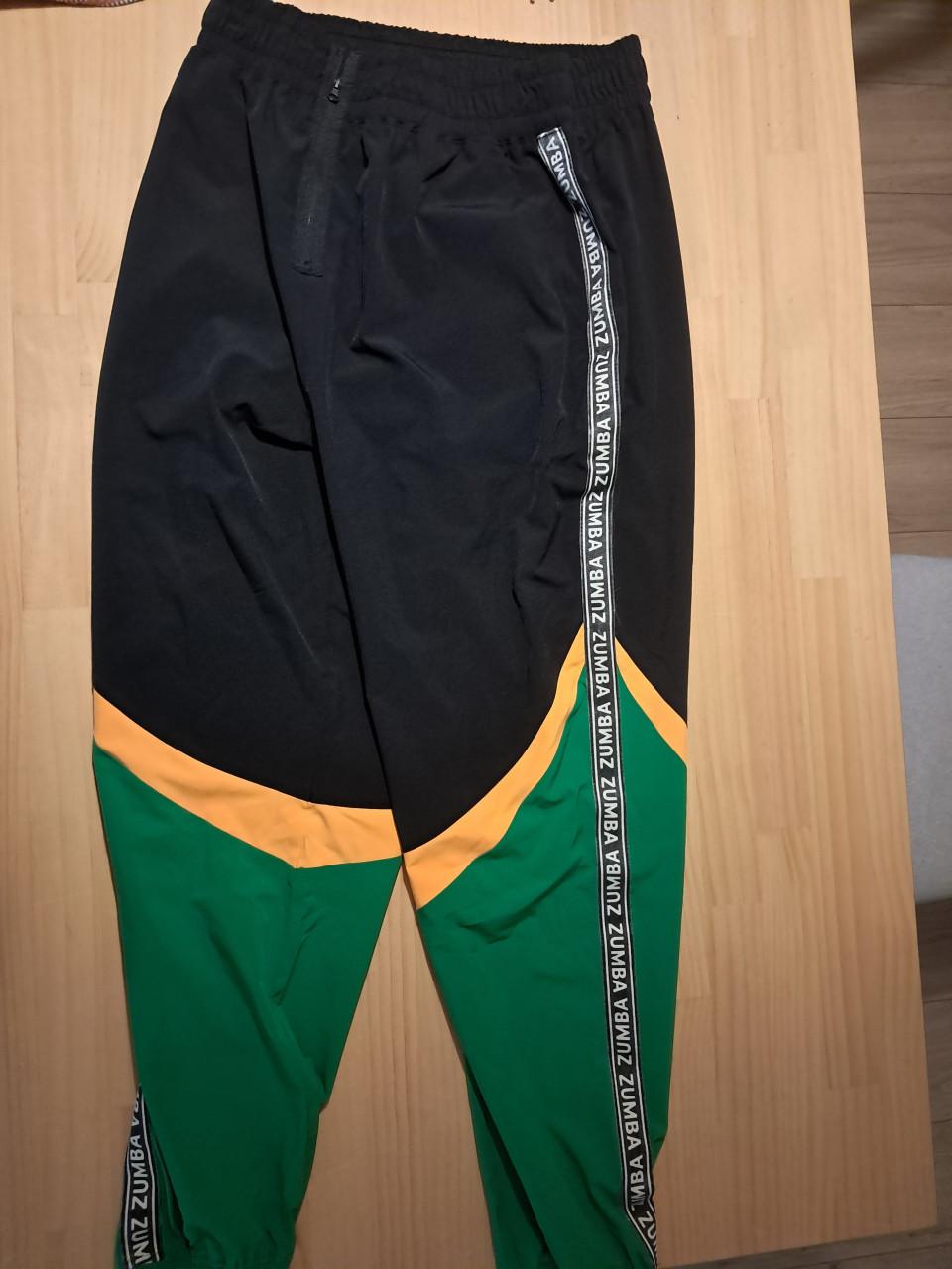 Te koop: 4 mooie Zumbabroeken (Maat M & L) €50,00 per stuk