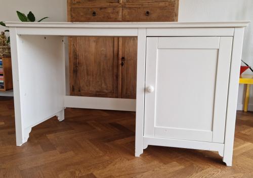 Bureau wit
