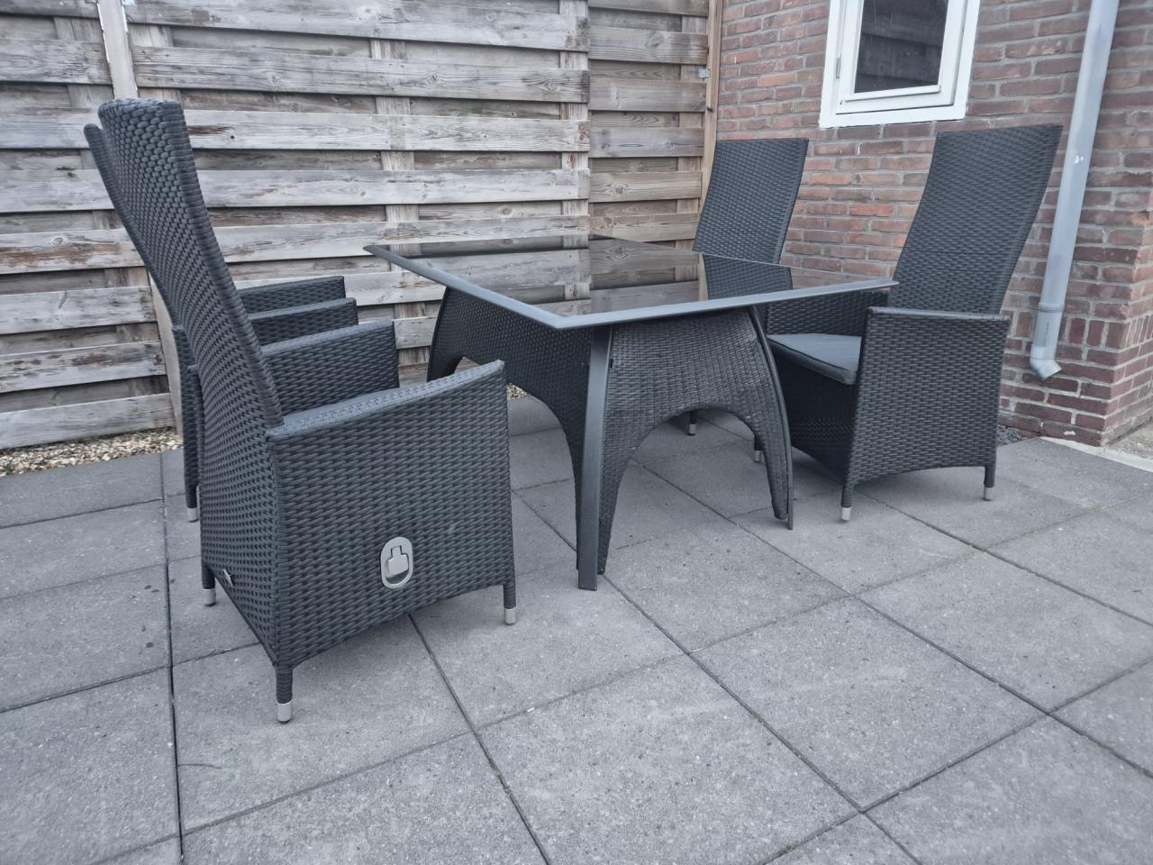 Tuinset met 4 verstelbare stoelen (Bezorging mogelijk)