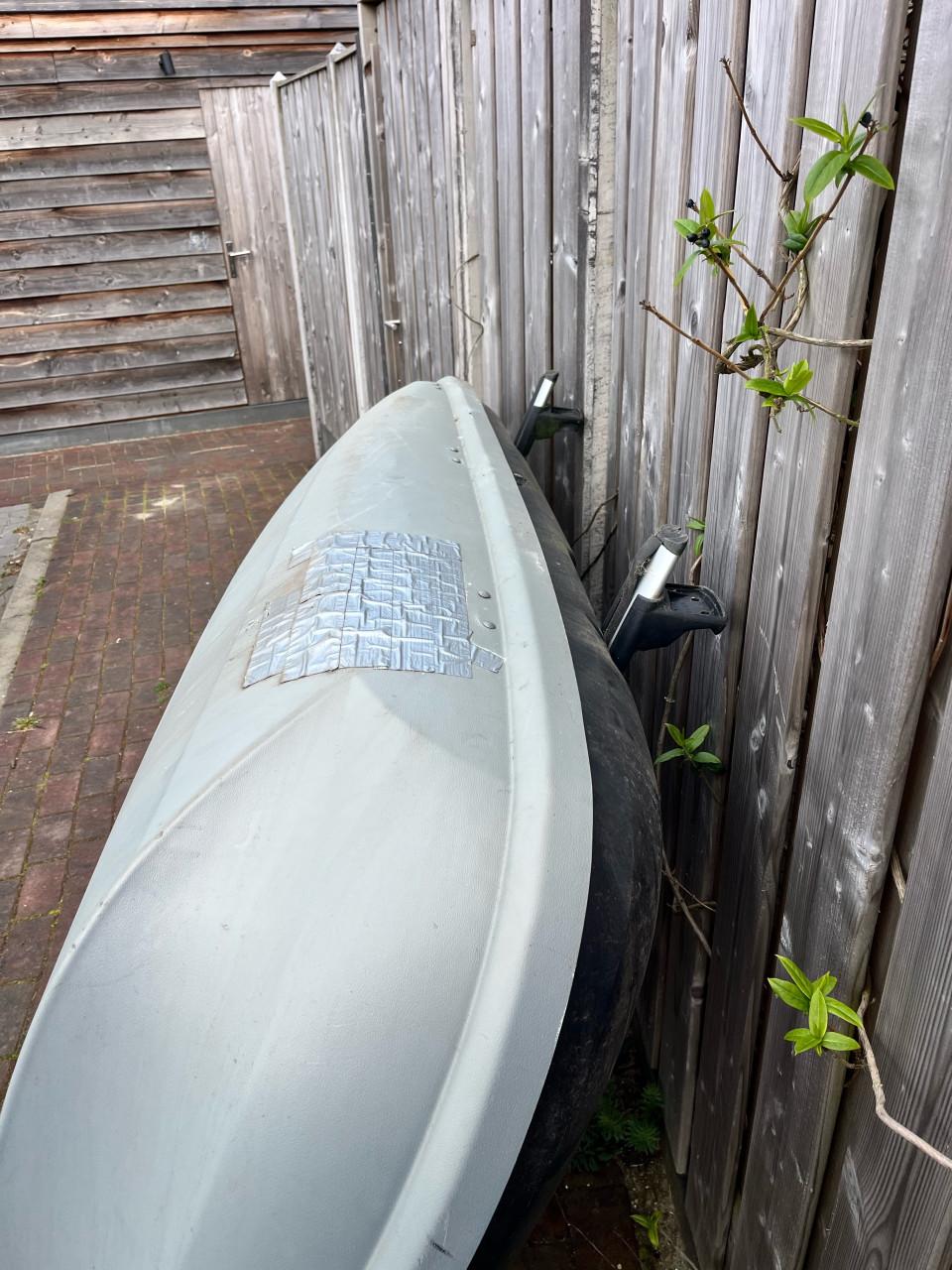 Dakkoffer met twee sets dakdragers Kia Niro & Toyota Yaris Verso