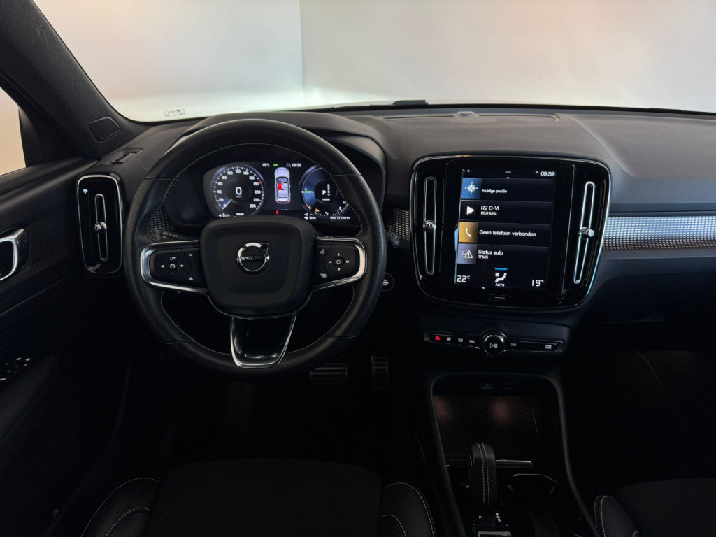 Volvo XC40 1.5 t4 recharge r-design black edition