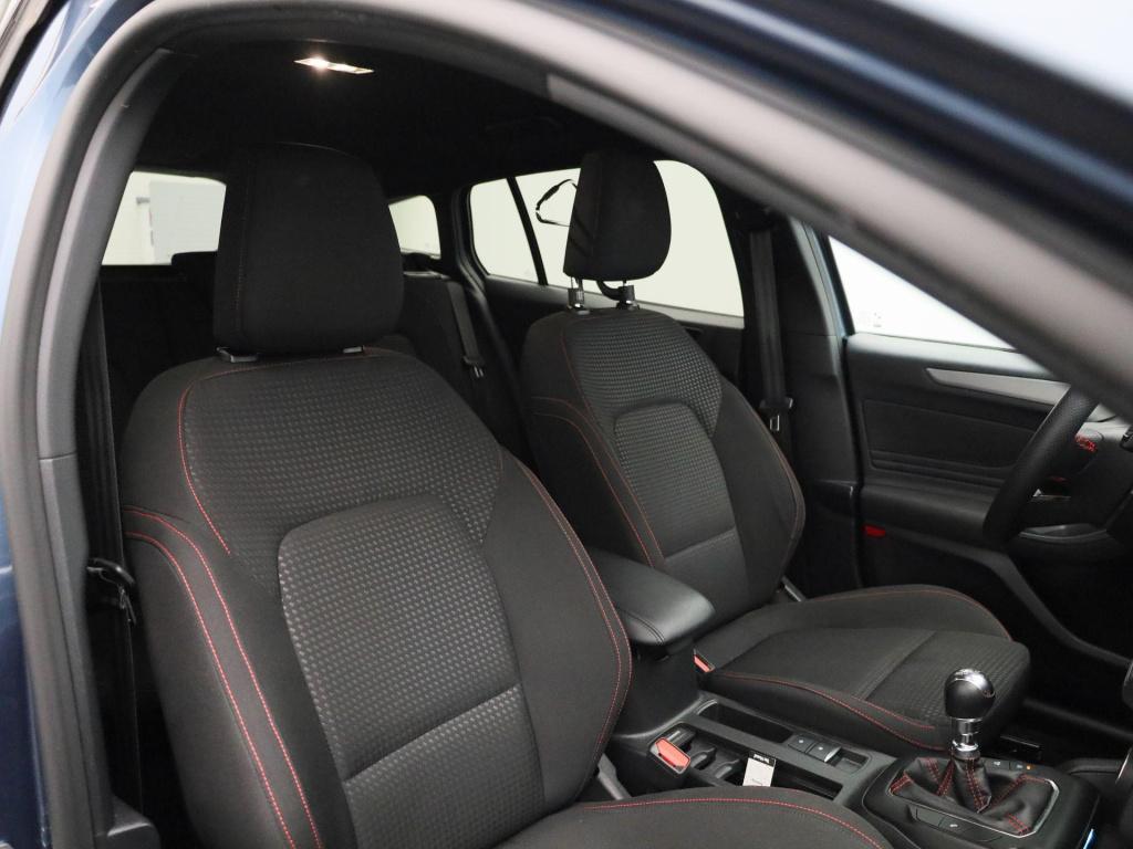 Ford Focus wagon 1.0 ecoboost hybrid st line style | trekhaak | climate con