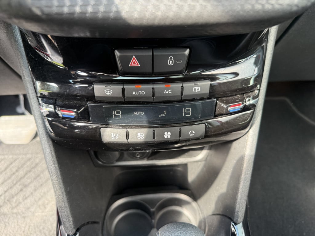 Peugeot 2008 1.2i automaat puretech allure 5-drs