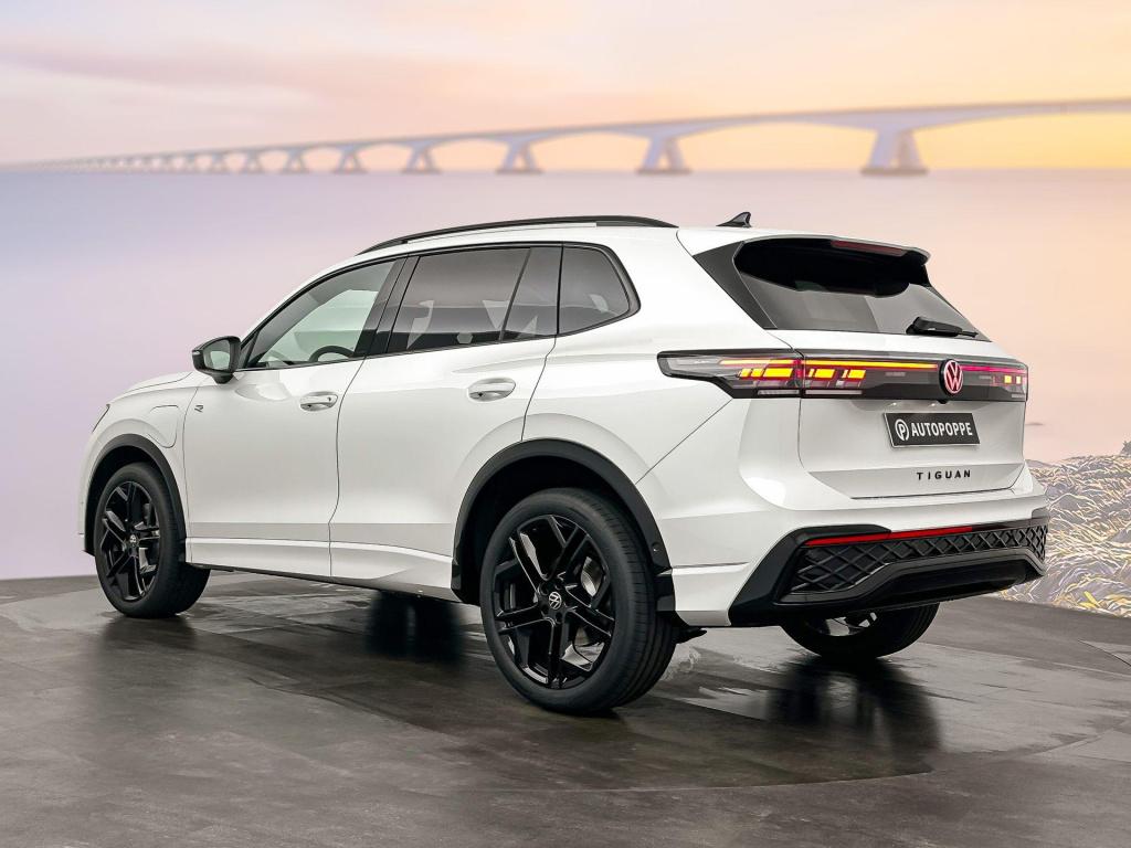 Volkswagen Tiguan r-line edition plug in hybride 204 pk black style pakket