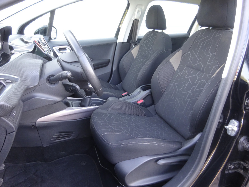 Peugeot 2008 1.2 puretech active panoramadak / trekhaak / navigatie