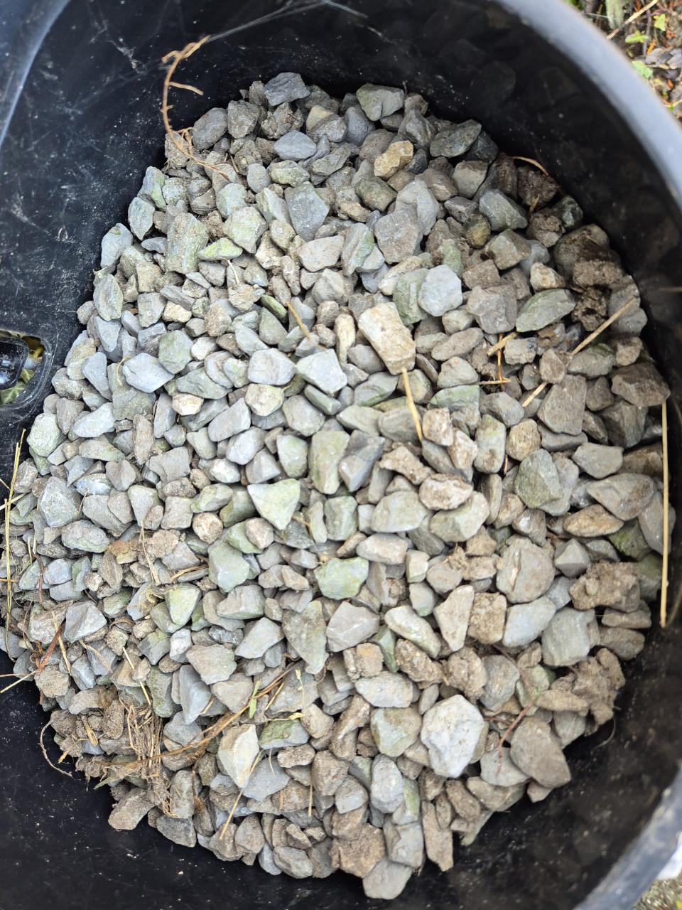 Gratis blauw/grijs grind