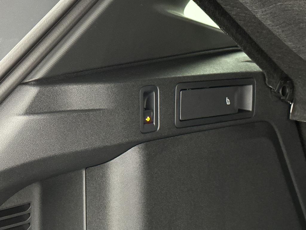 Volkswagen Tiguan r-line edition 272 plug in hybride black style pakket