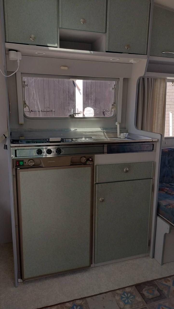 Beyerland 350 DD met luifel