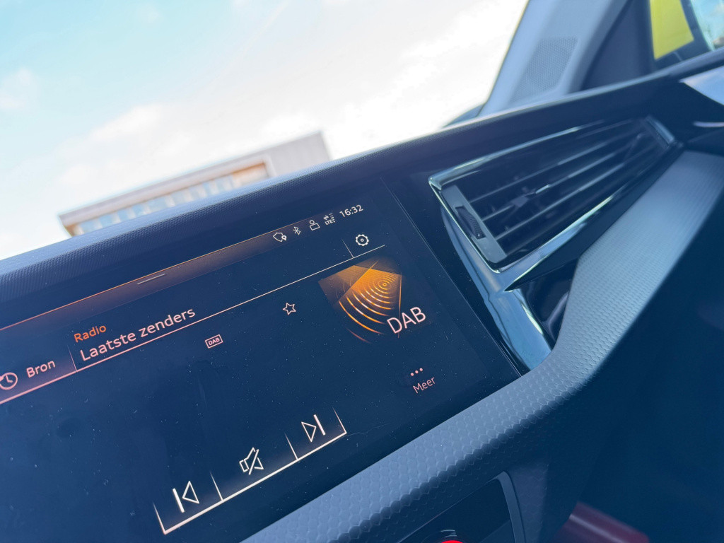 Audi A1 Sportback 25 tfsi edition s- line * carplay * led * automaat