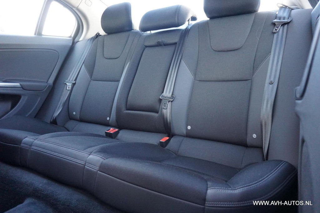Volvo S60 1.6 t3 momentum