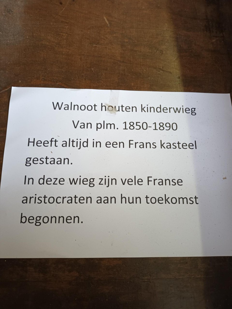 Antieke hand gesneden wortelhouten schommelwieg