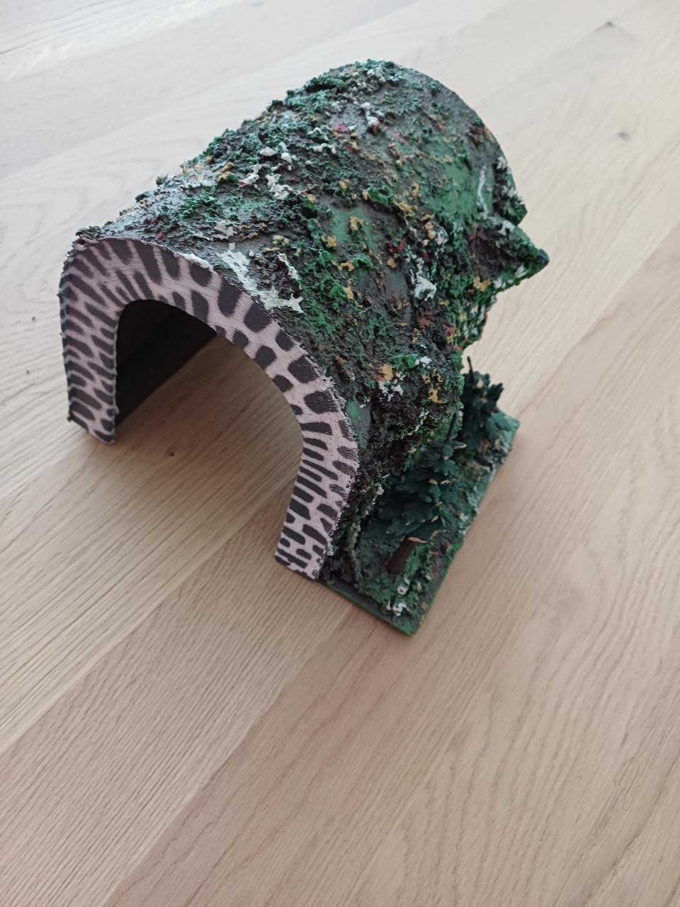 TE KOOP Tunneltje voor modelspoorbaan (trein)
