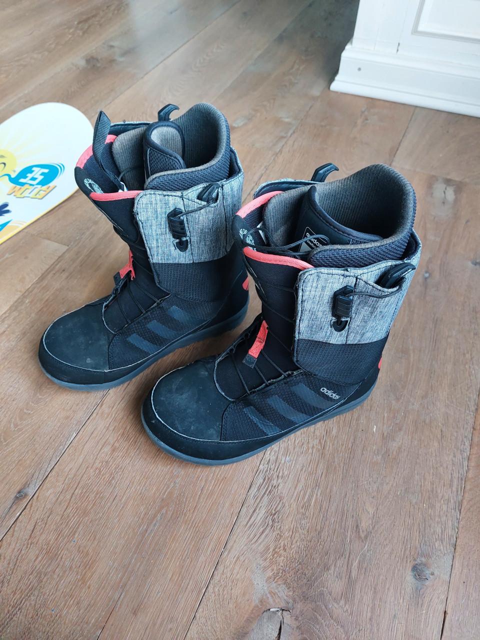 Snowboard 135 (junior) incl Burton bindingen