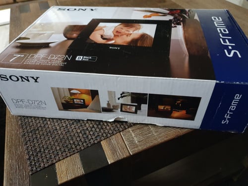 Zgan complete Sony DPF-D72W 7 inch digitale fotolijst in doos....