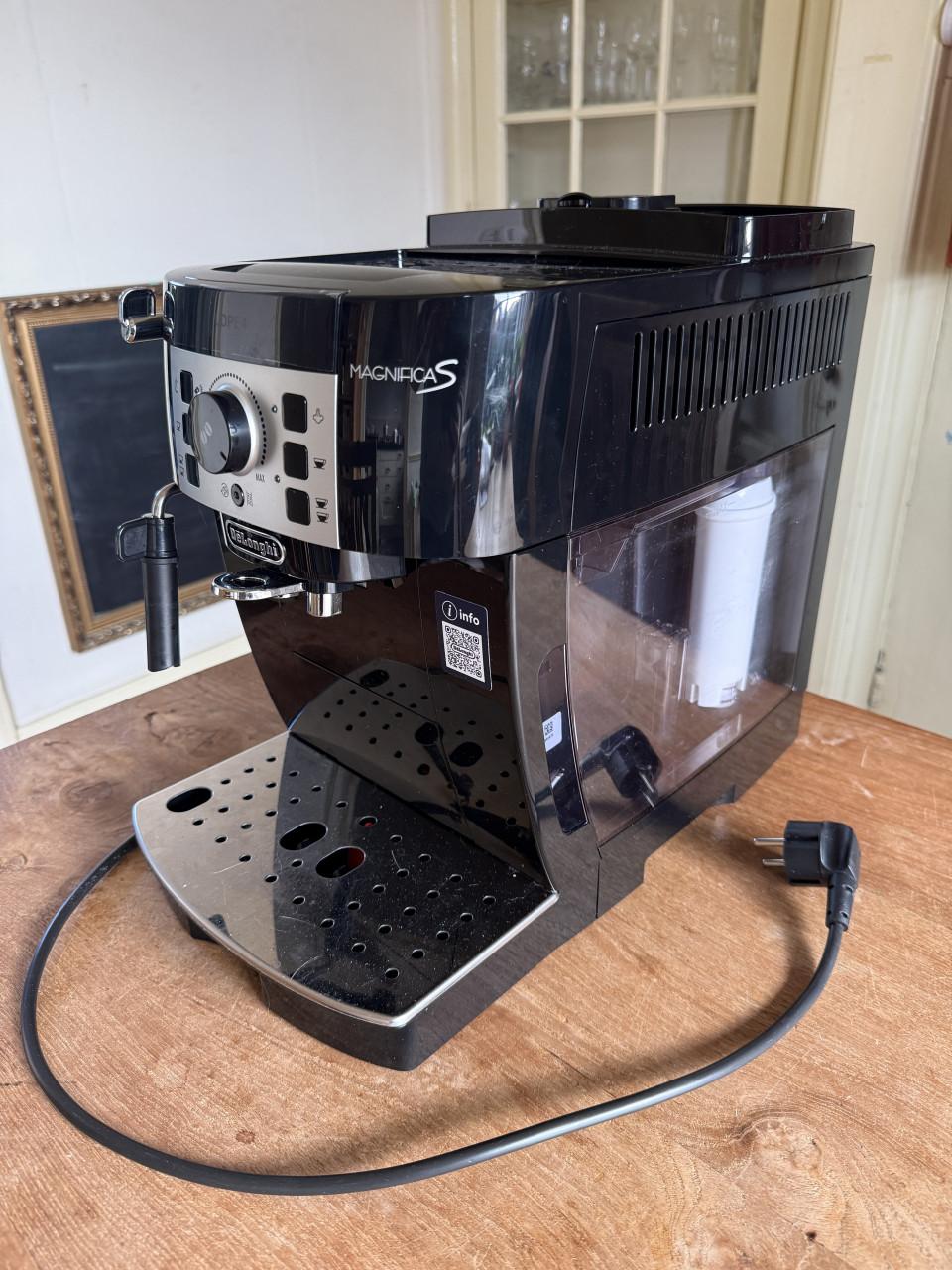 DeLonghi ECAM20110B Koffiezetapparaat - Zo goed als nieuw!