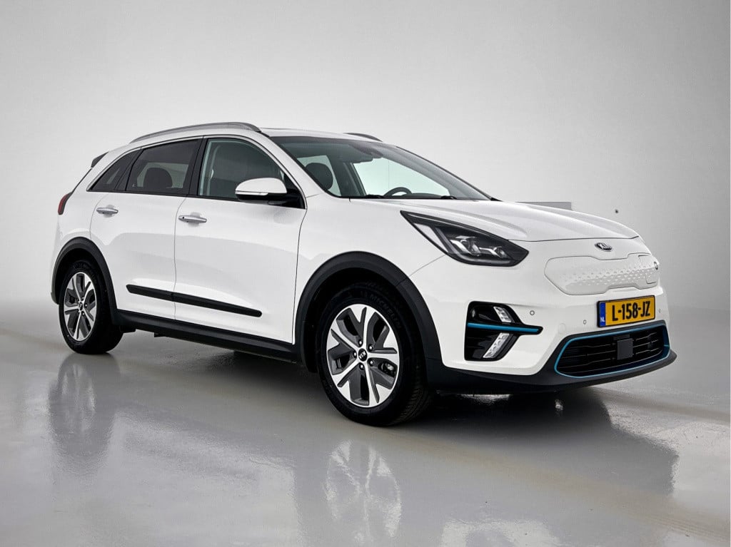 Kia E-niro executiveline 64 kwh | schuif-/kanteldak | 3-fase | jbl | stoelk