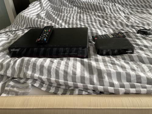 HUMAX irhd 5500c en Samsung SMT-C7140 Decoders