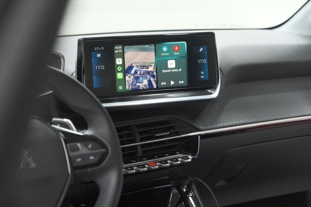 Peugeot 208 puretech 100 eat8 allure pack | camera | navigatie | apple carp