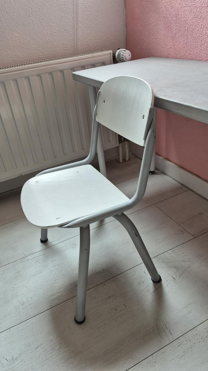 Stoeltjes kleuter, originele schoolstoeltjes wit/grijs