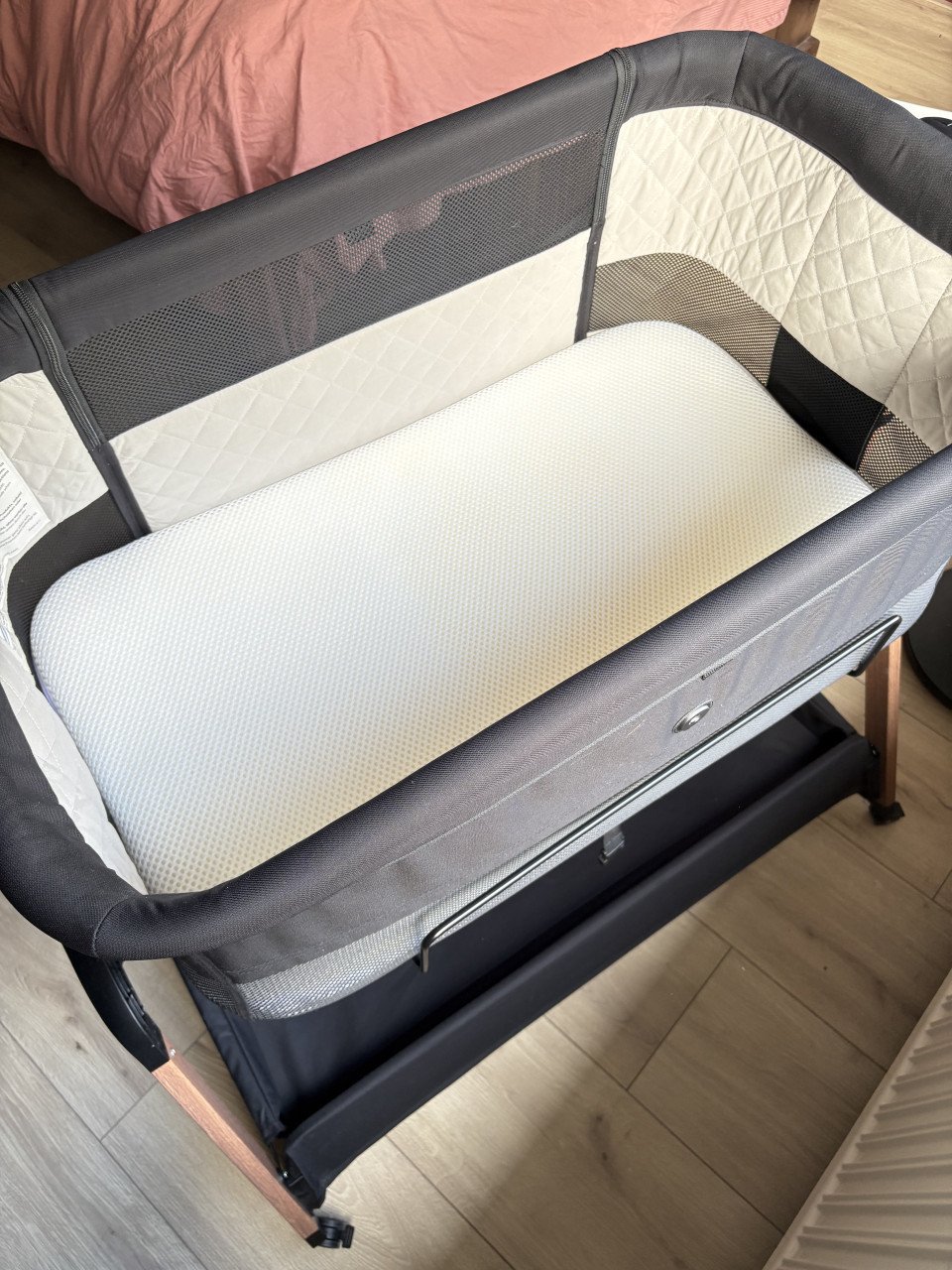 Co-Sleeper Qute Q-Breez Plus Woody Zwart