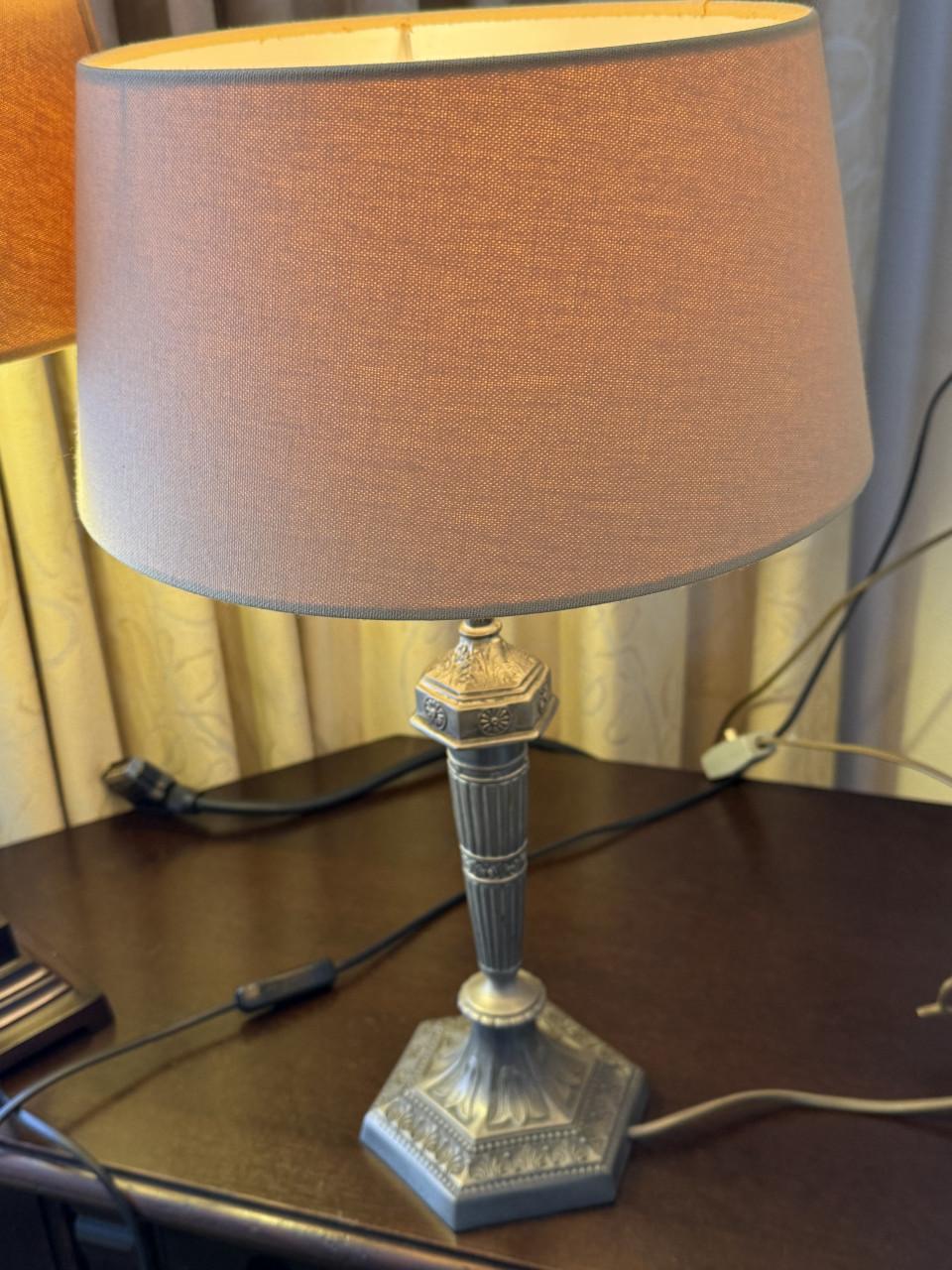 2 mooie Bijzet/ Schemerlampjes. Zie foto s.  56 en 50 cm.