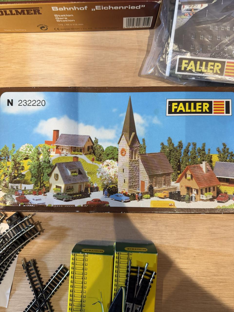 Modeltrein Autootjes, Figuren, Gebouwen en Rails